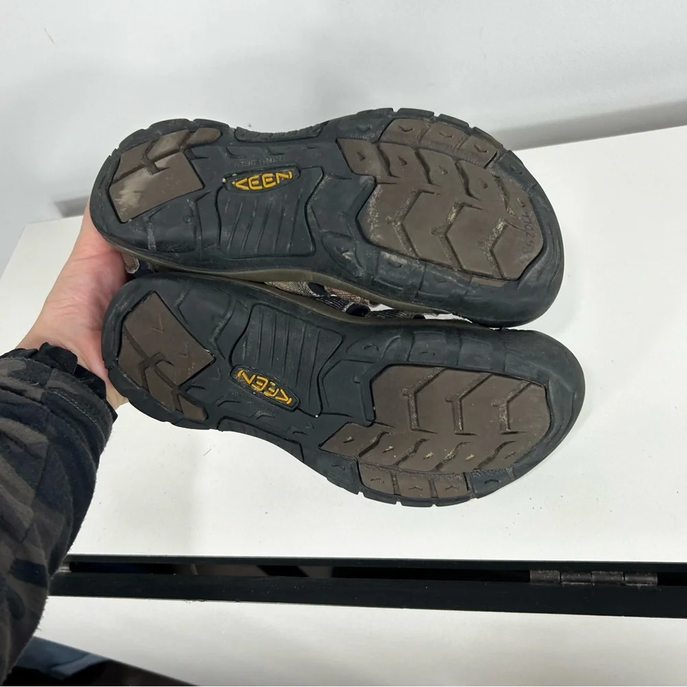 KEEN camo hiking kids sandal